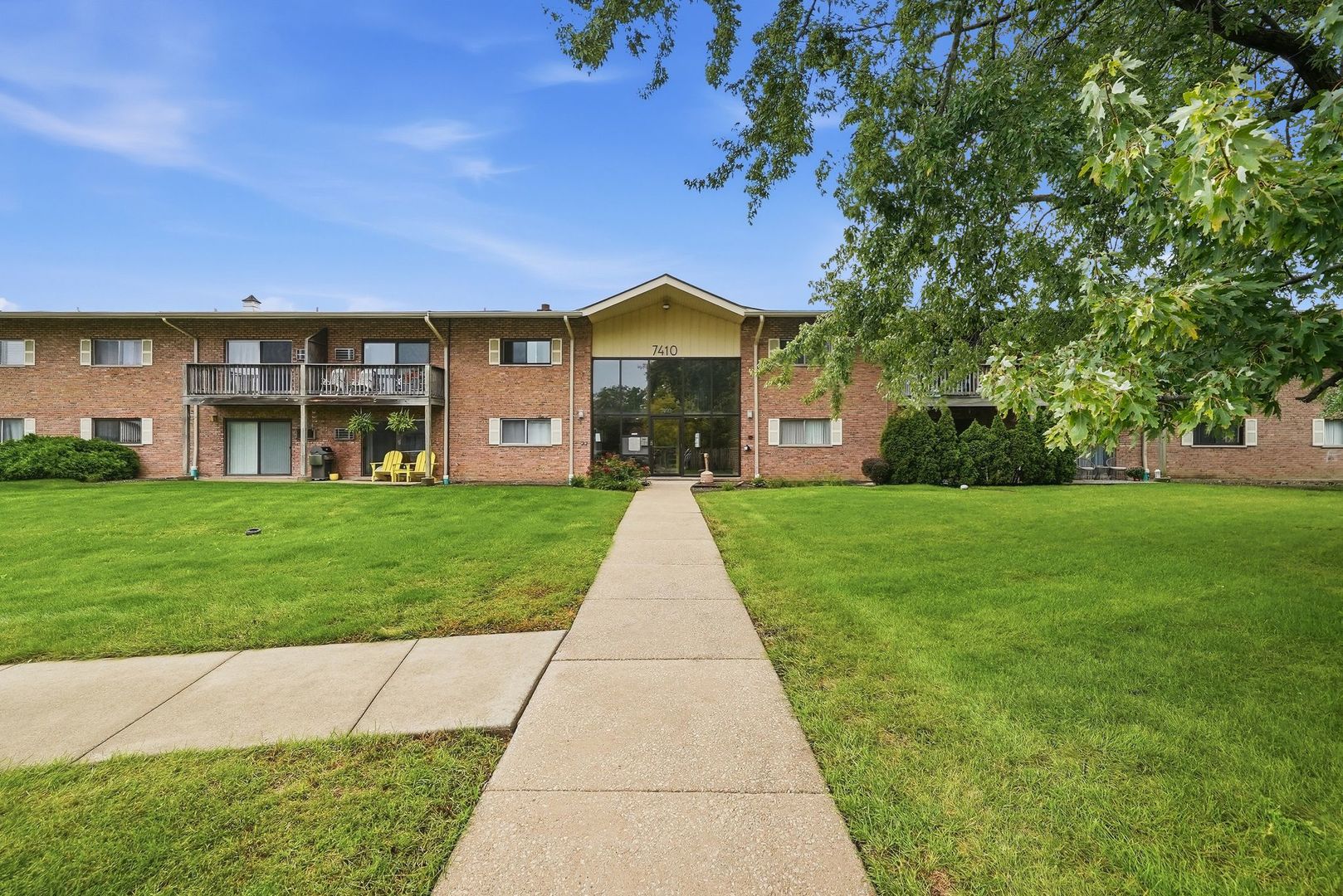 7410 Brookdale Drive Unit 214 — photo