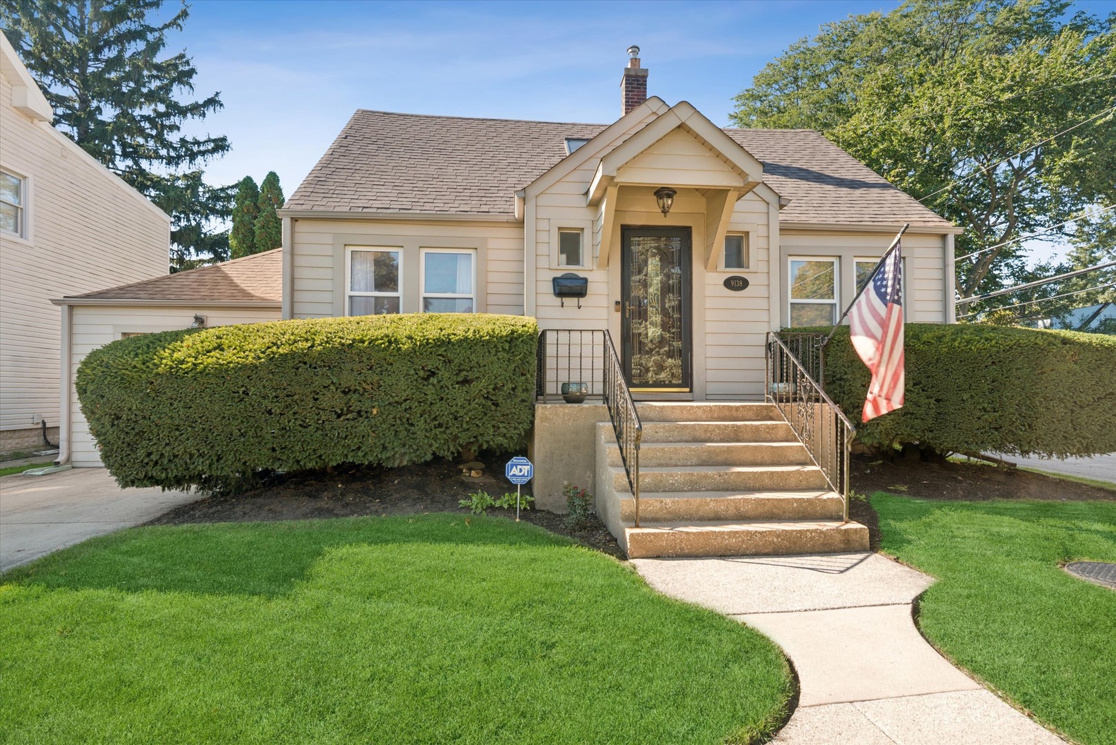9138 Belleforte Avenue — photo