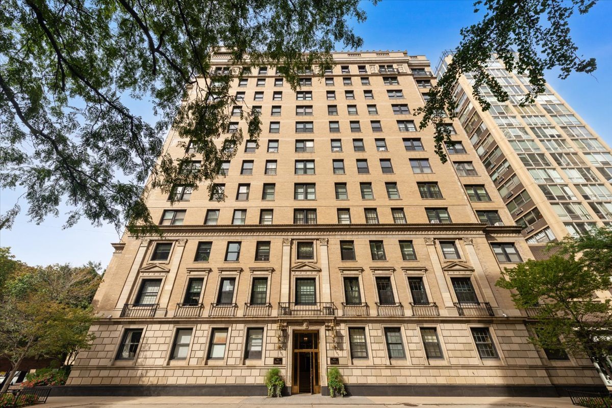 3100 N Sheridan Road Unit 1B — photo