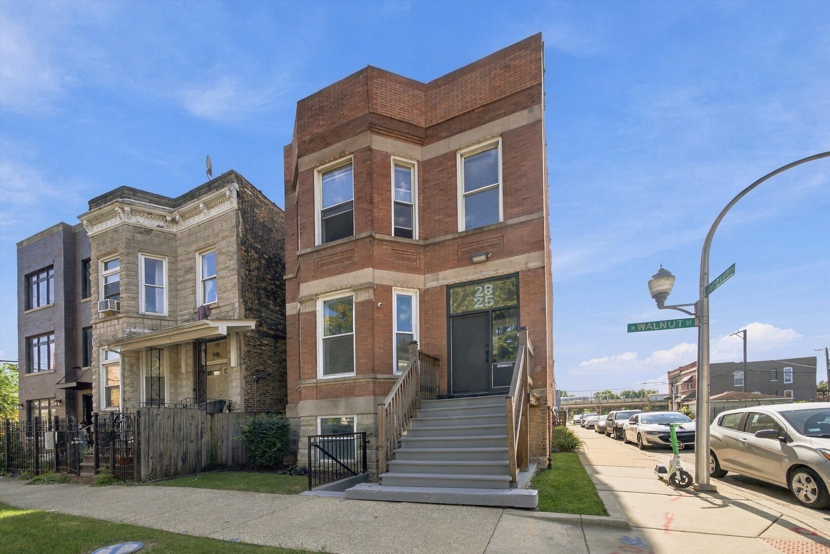 2825 W Walnut Street — photo