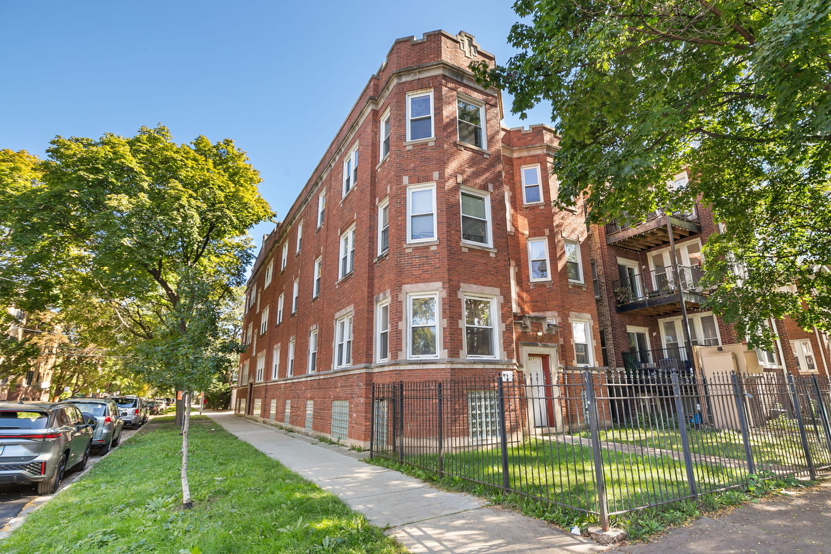 4857 N Lawndale Avenue Unit 202 — photo