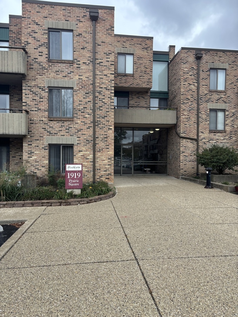 1919 Prairie Square Unit 32 — photo