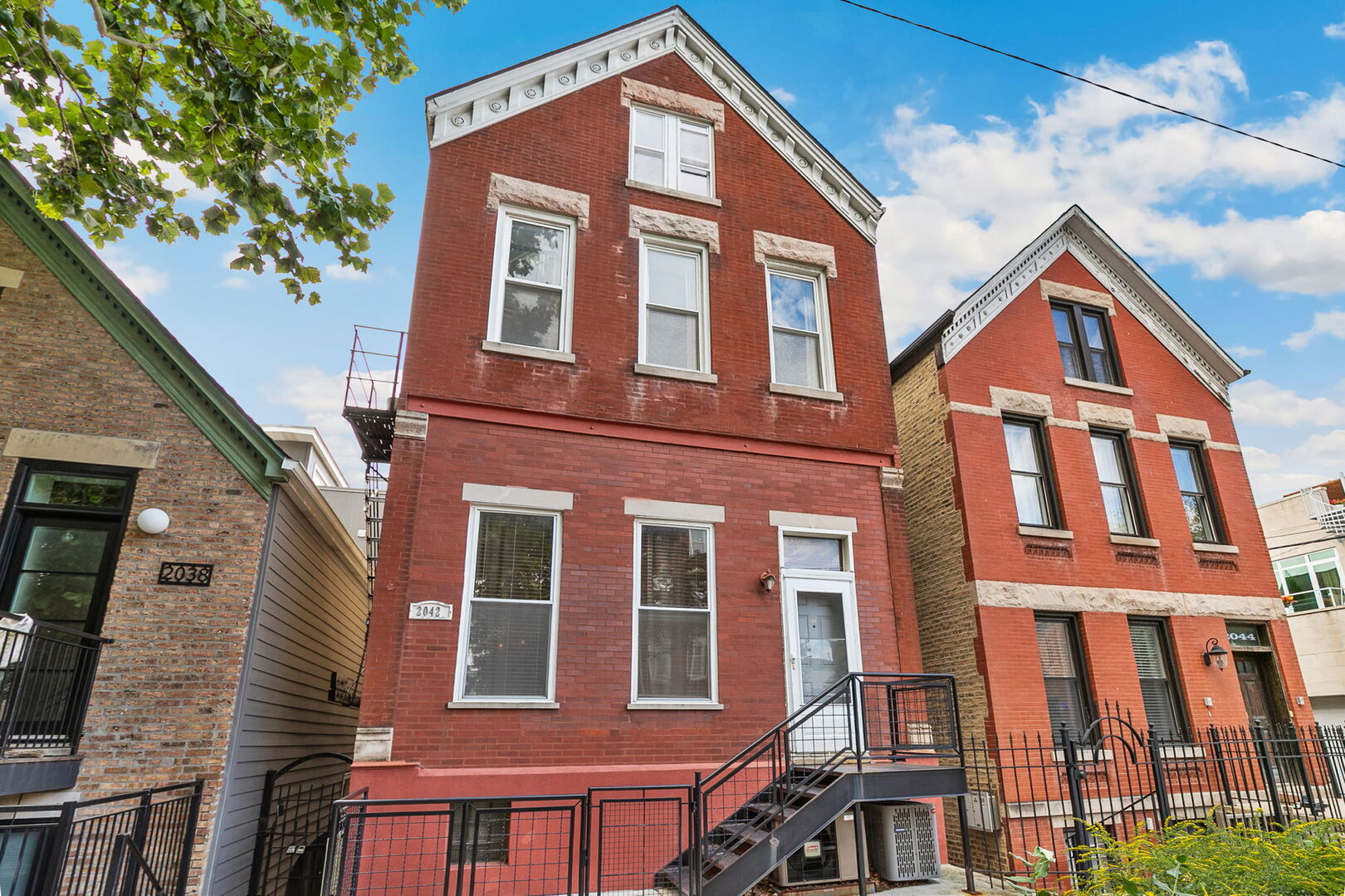 2042 N Winchester Avenue Unit 2E — photo