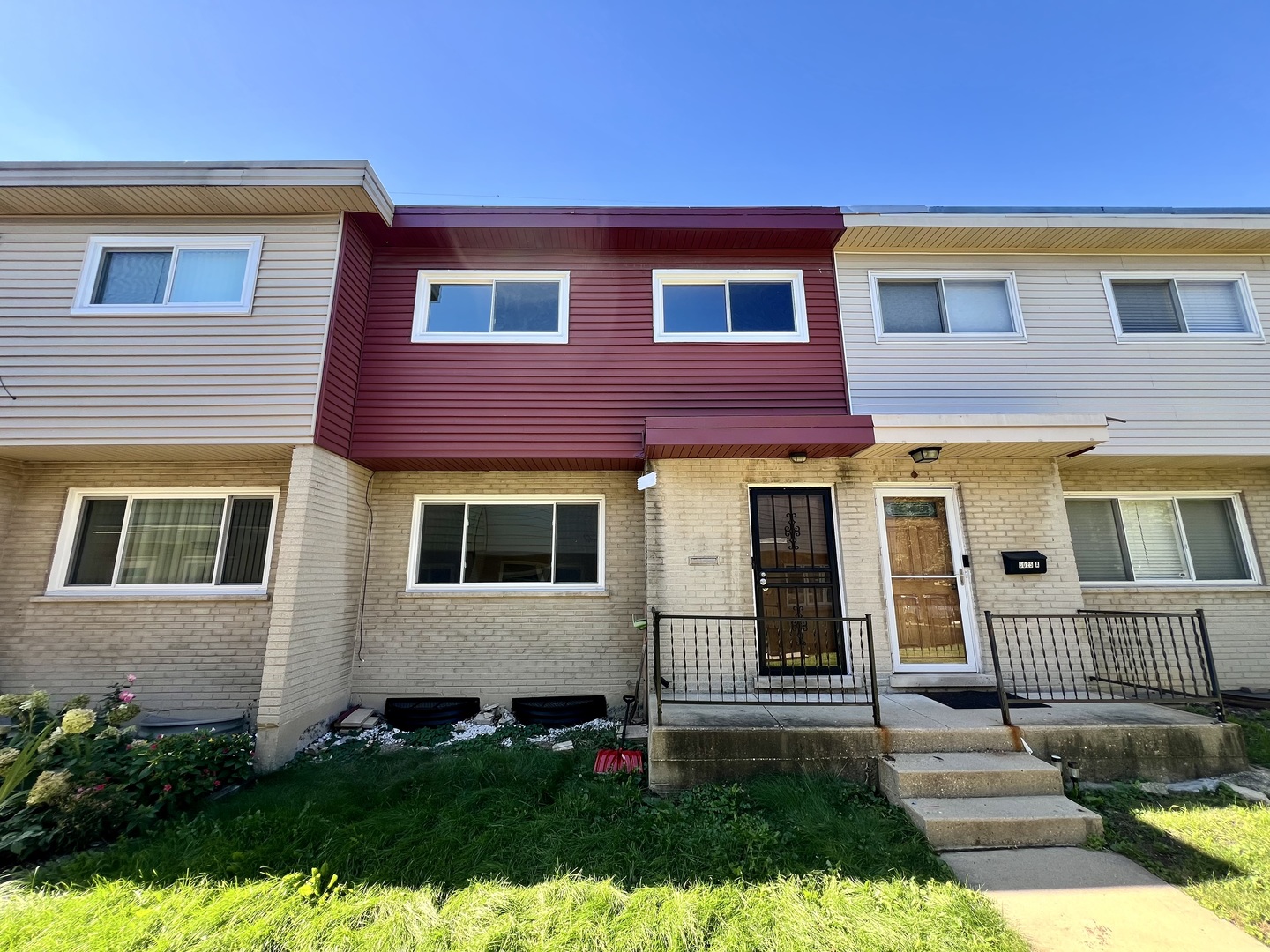 5025 Suffield Court Unit B — photo