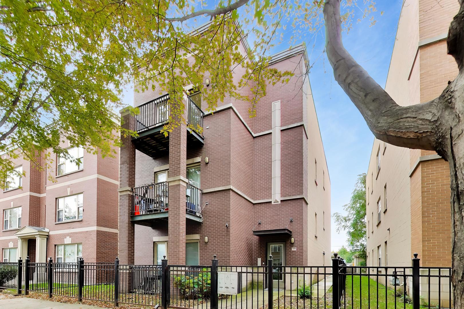 1149 W Washburne Avenue Unit 301 — photo
