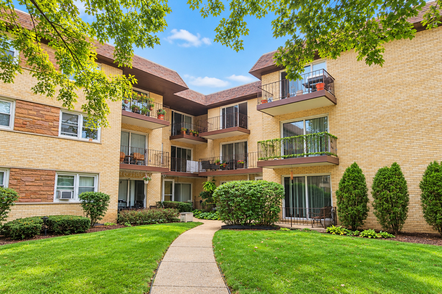 5218 N Delphia Avenue Unit 309 — photo