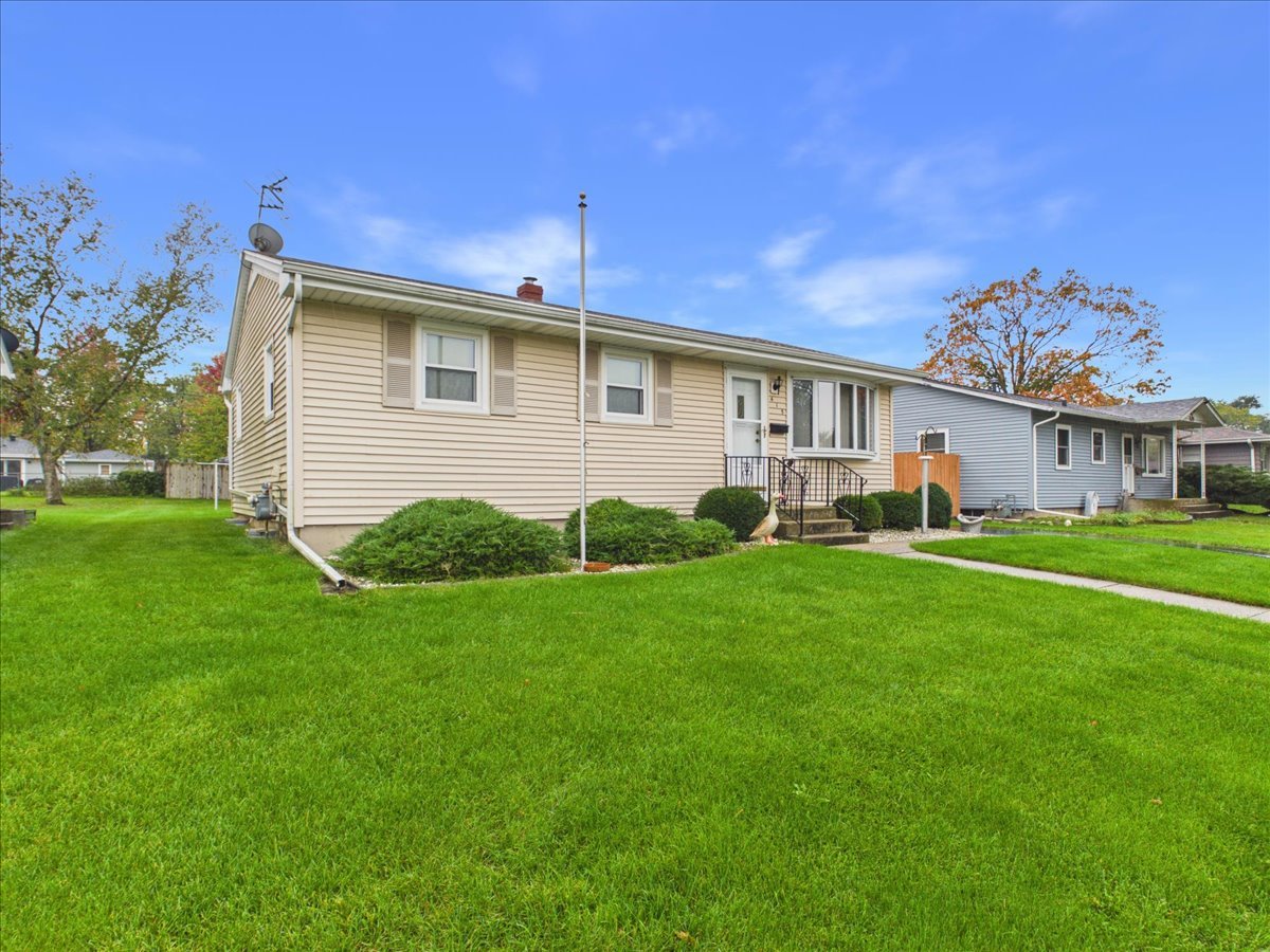 415 E 8th Street, Belvidere, IL 61008 — photo 2