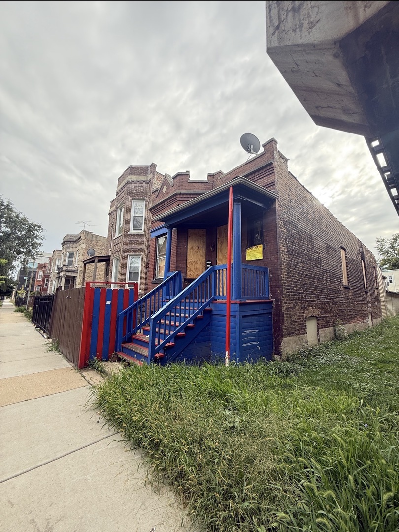 1942 S Hamlin Avenue — photo