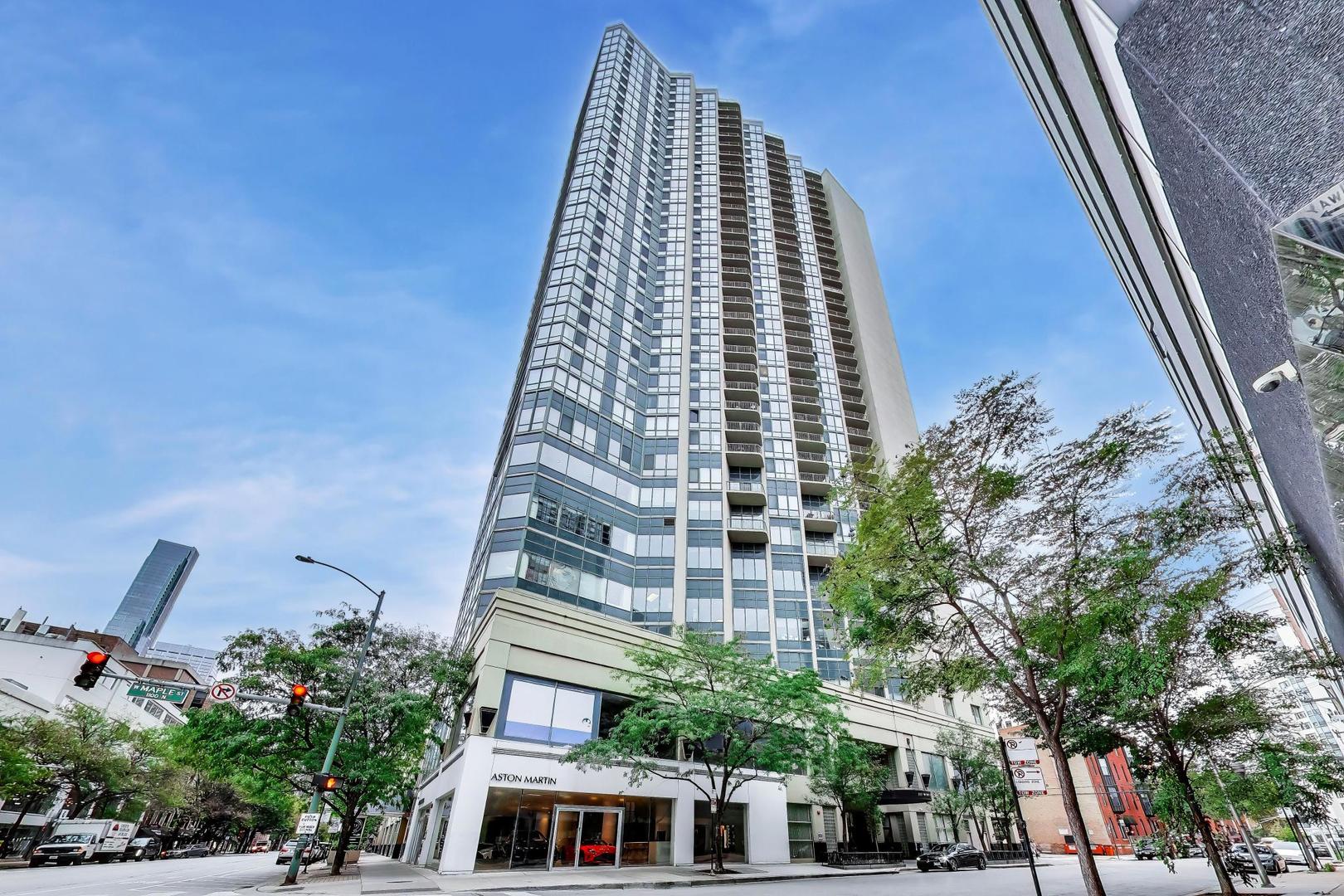 111 W Maple Street Unit 2902 — photo