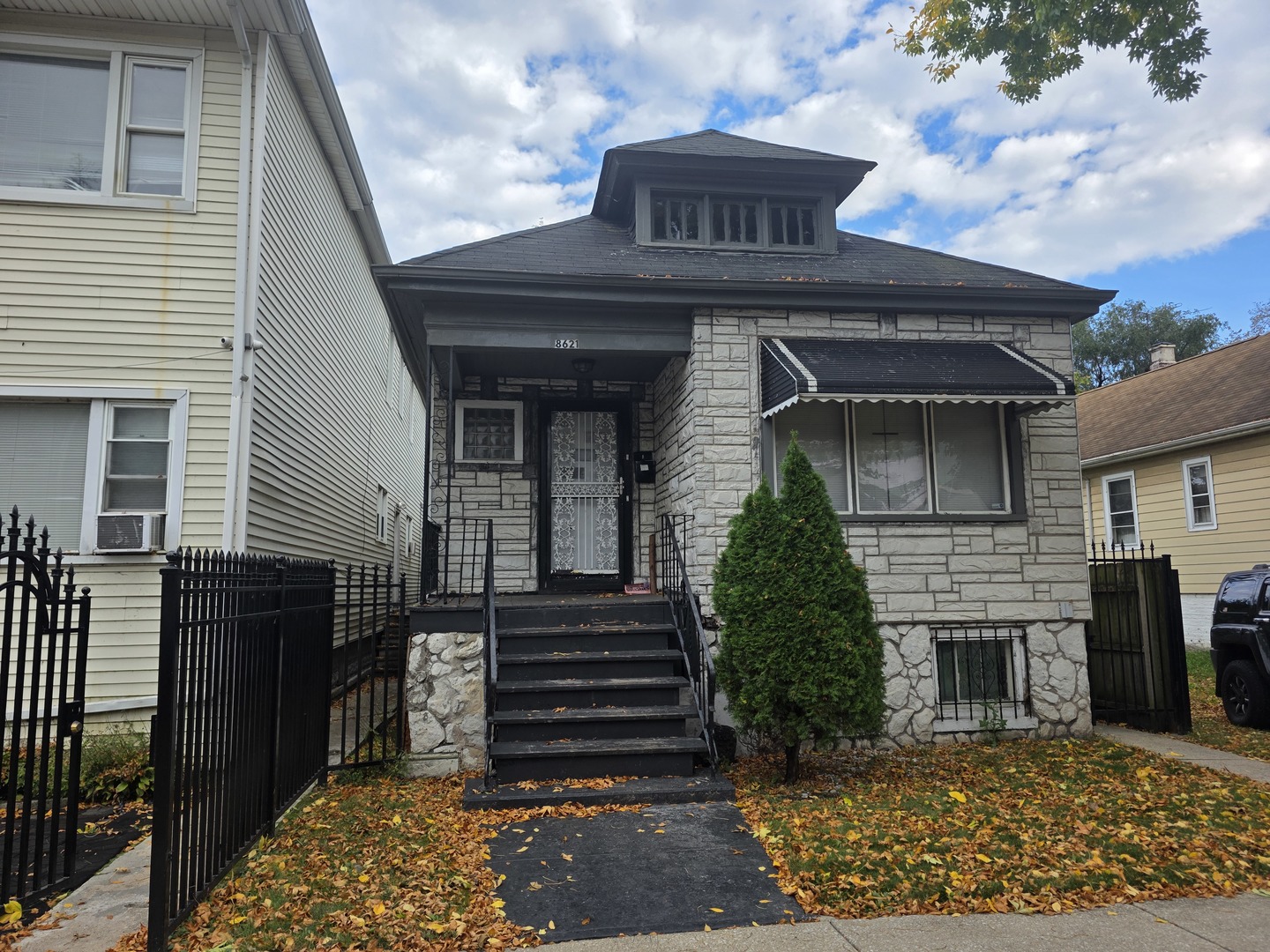 8621 S Marquette Avenue — photo