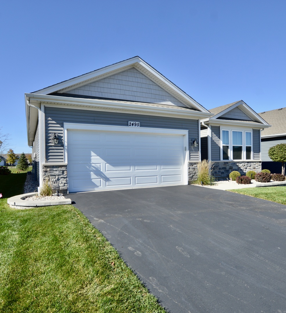 2495 Laurel Court — photo