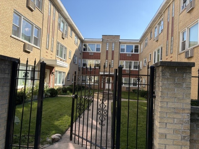 3203 W Berwyn Avenue Unit 3W — photo