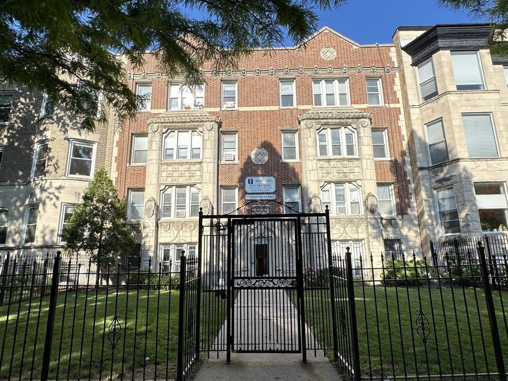 4735 N Beacon Street Unit 301 — photo