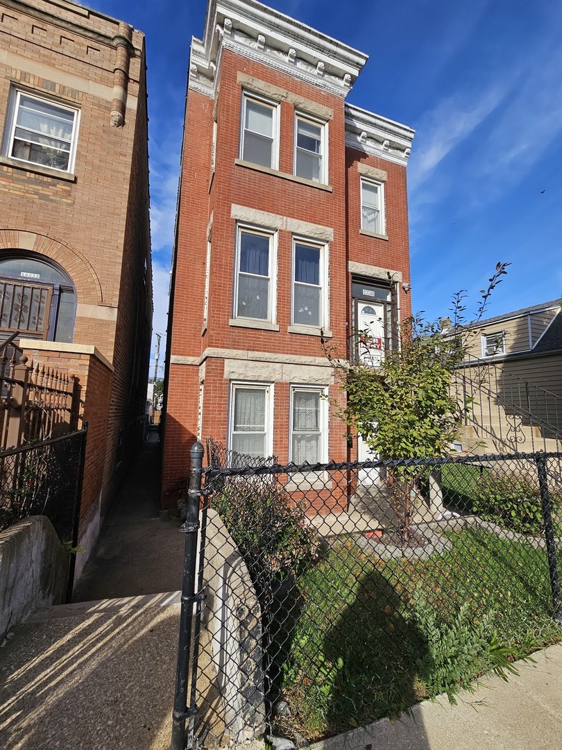 10048 S Avenue L Street Unit 3 — photo