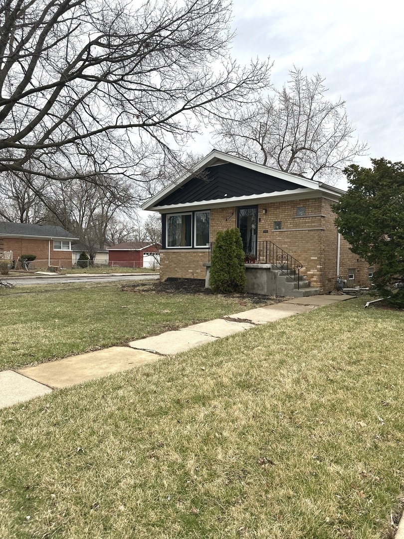 Home in Harvey, IL 60426 — photo 2