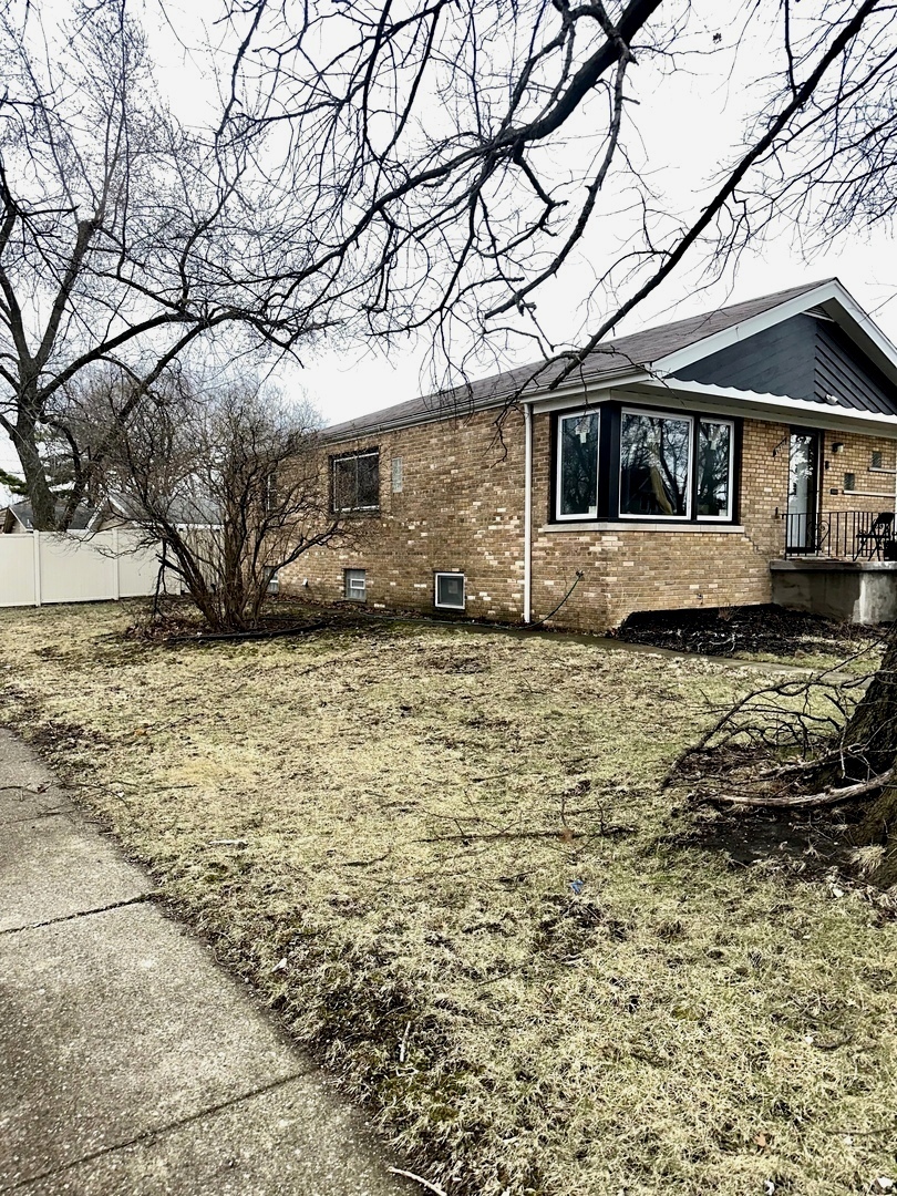 Home in Harvey, IL 60426 — photo 3