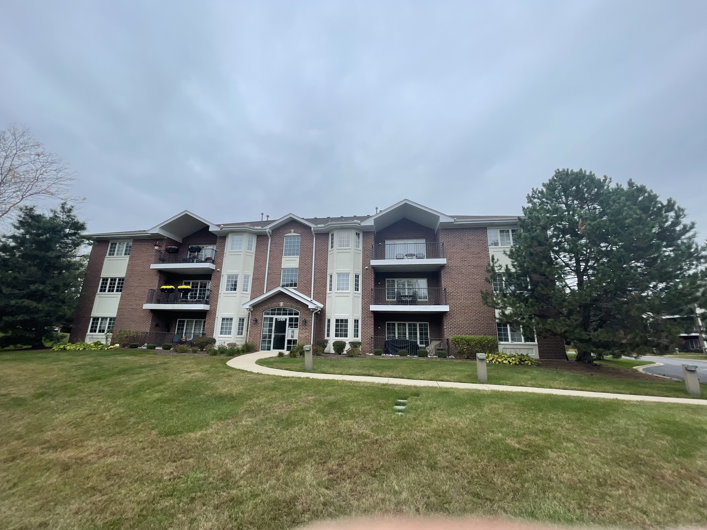 13109 Forest Ridge Drive Unit 3D — photo