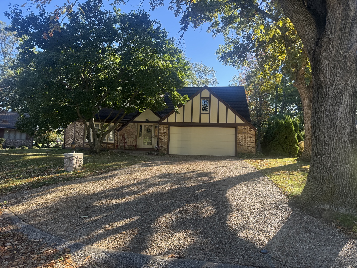 4135 Coachlight Court — photo