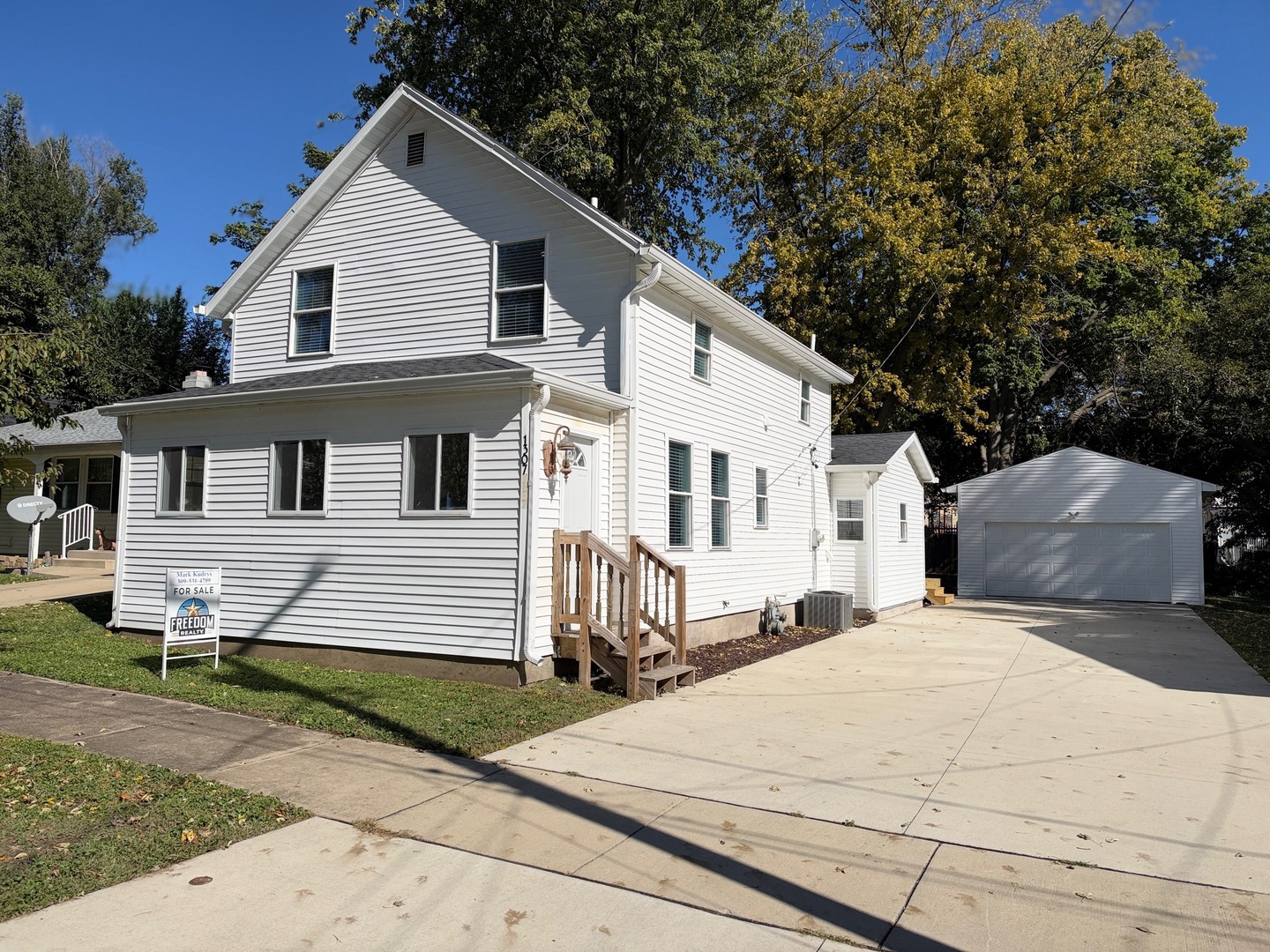 1307 N Oak Street — photo