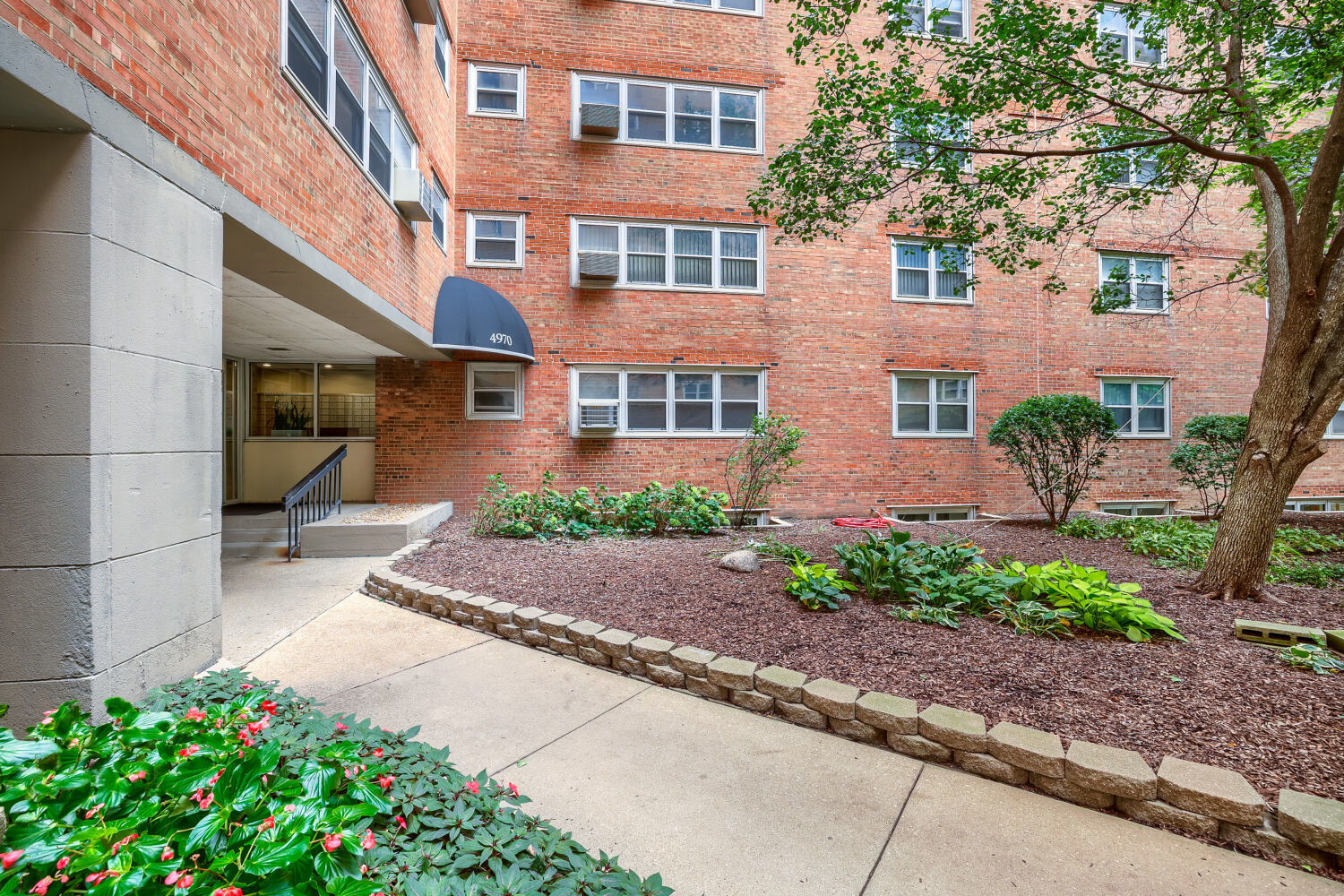 4970 N Marine Drive Unit 427 — photo