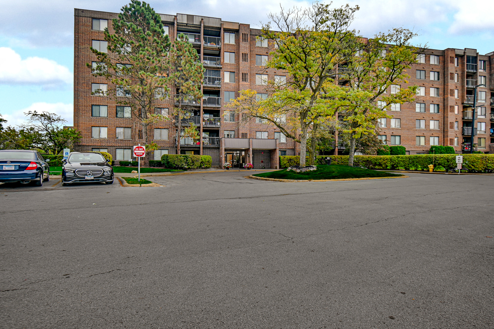 400 Park Avenue Unit 204 — photo