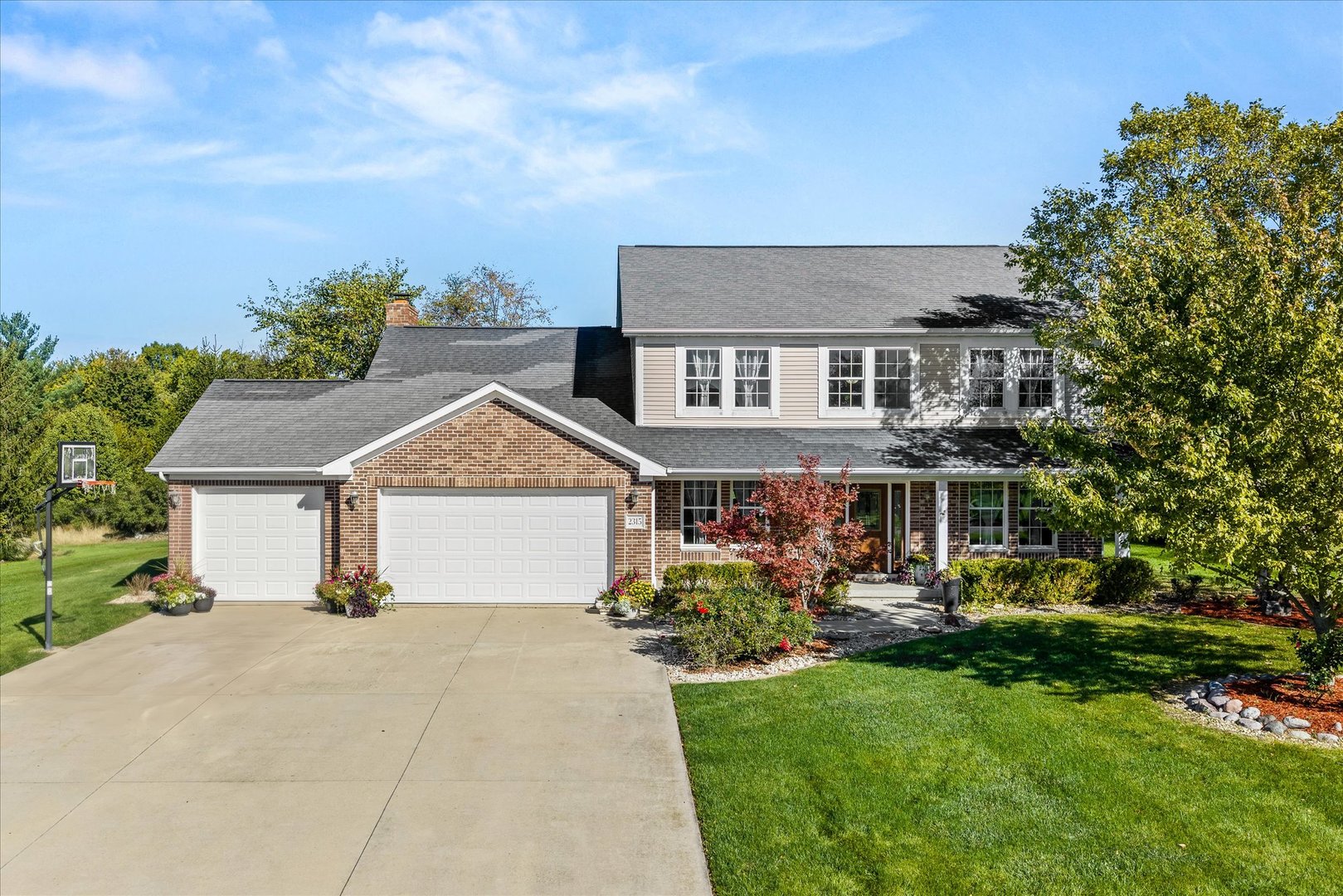 2315 Oakwood Lane — photo