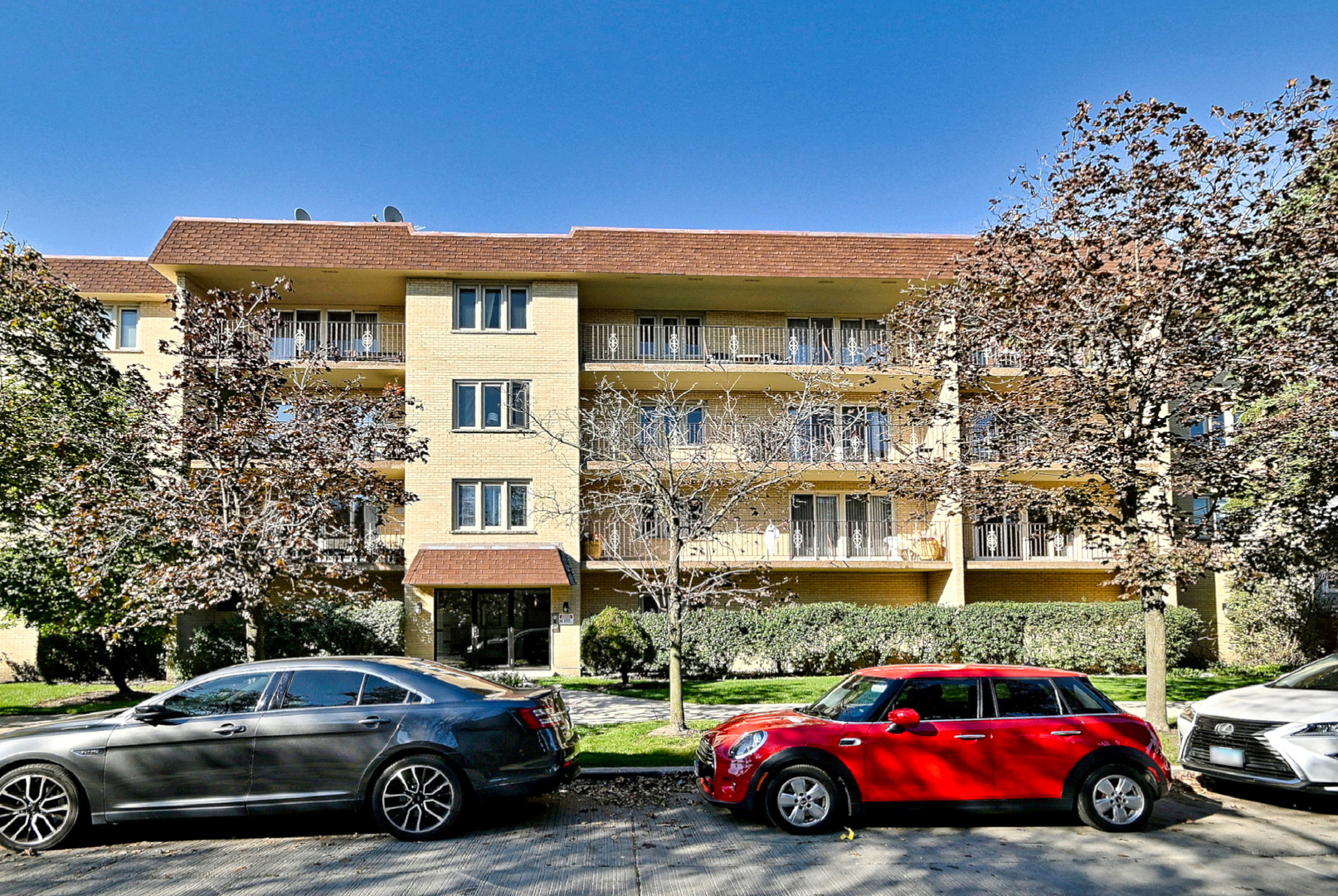 6300 W Montrose Avenue Unit 205 — photo