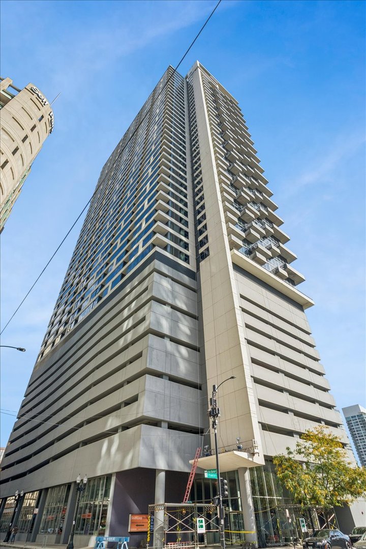 235 W Van Buren Street Unit 2816 — photo