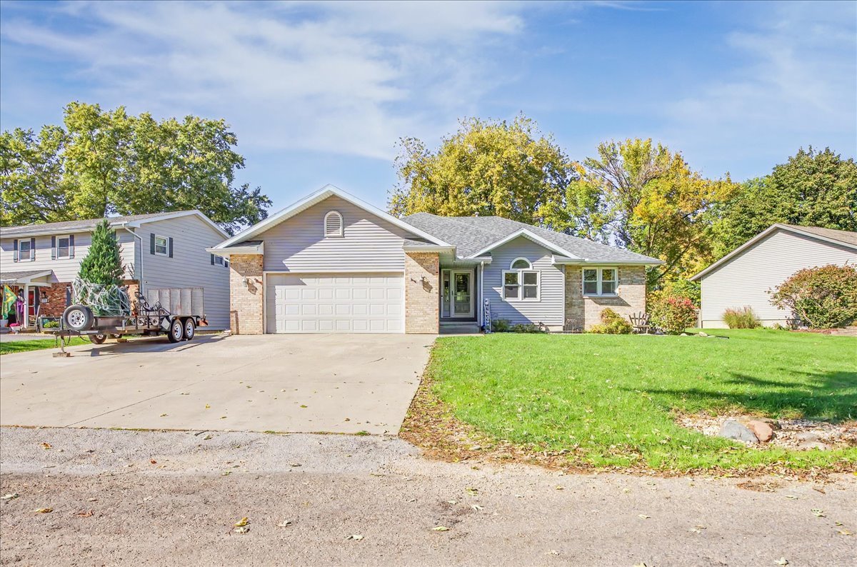 18 W Circle Drive — photo