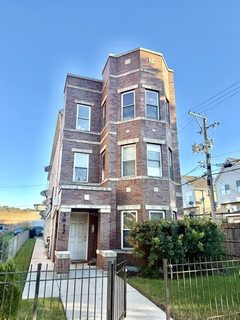 3812 W Maypole Avenue Unit 2 — photo