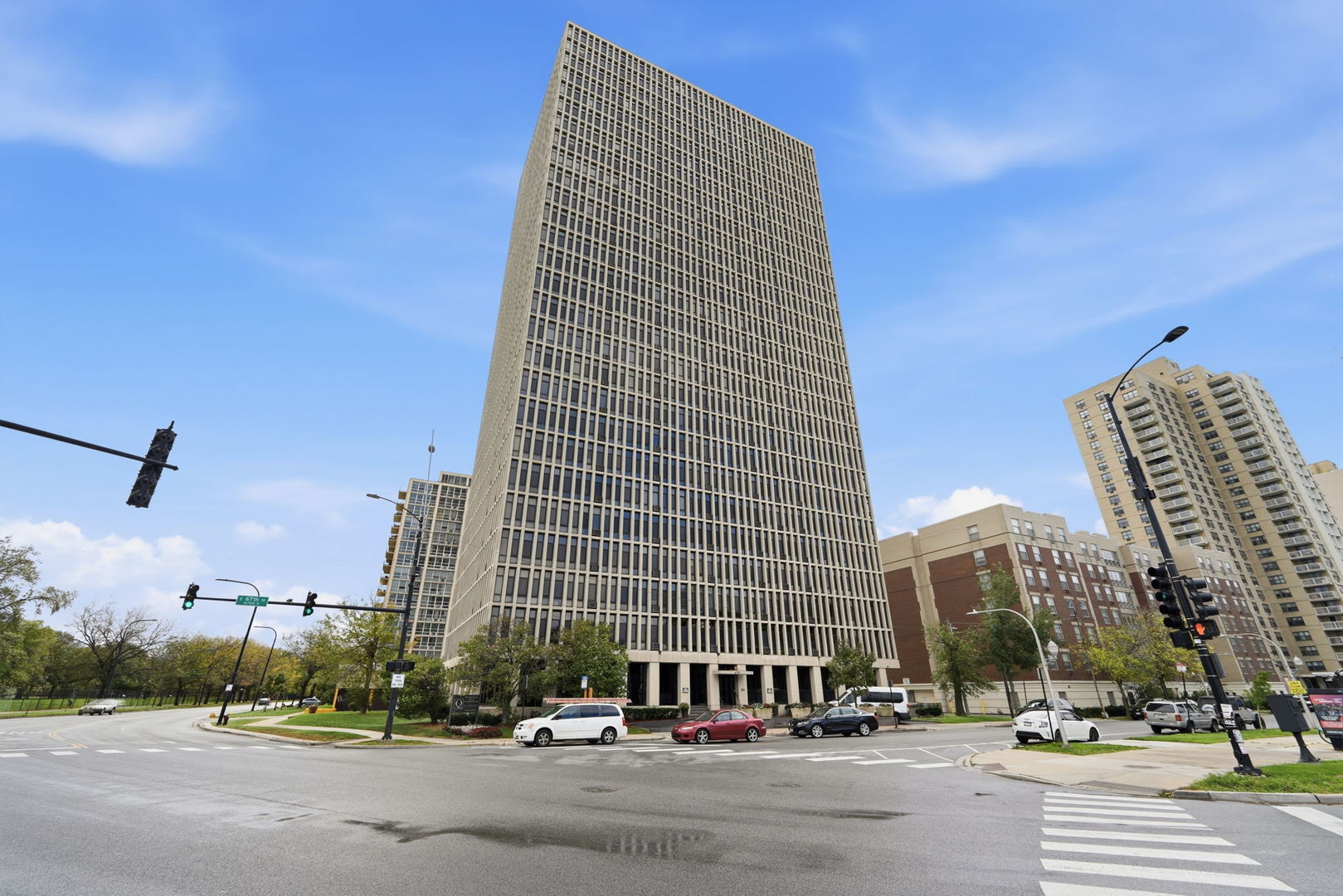6700 S South Shore Drive Unit 2G — photo
