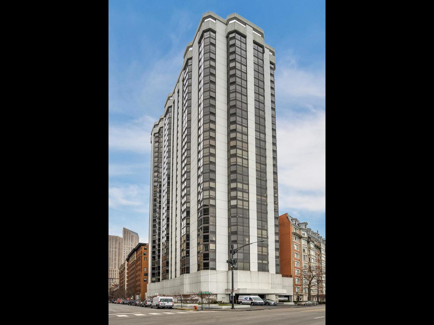 990 N Lake Shore Drive Unit 8a — photo
