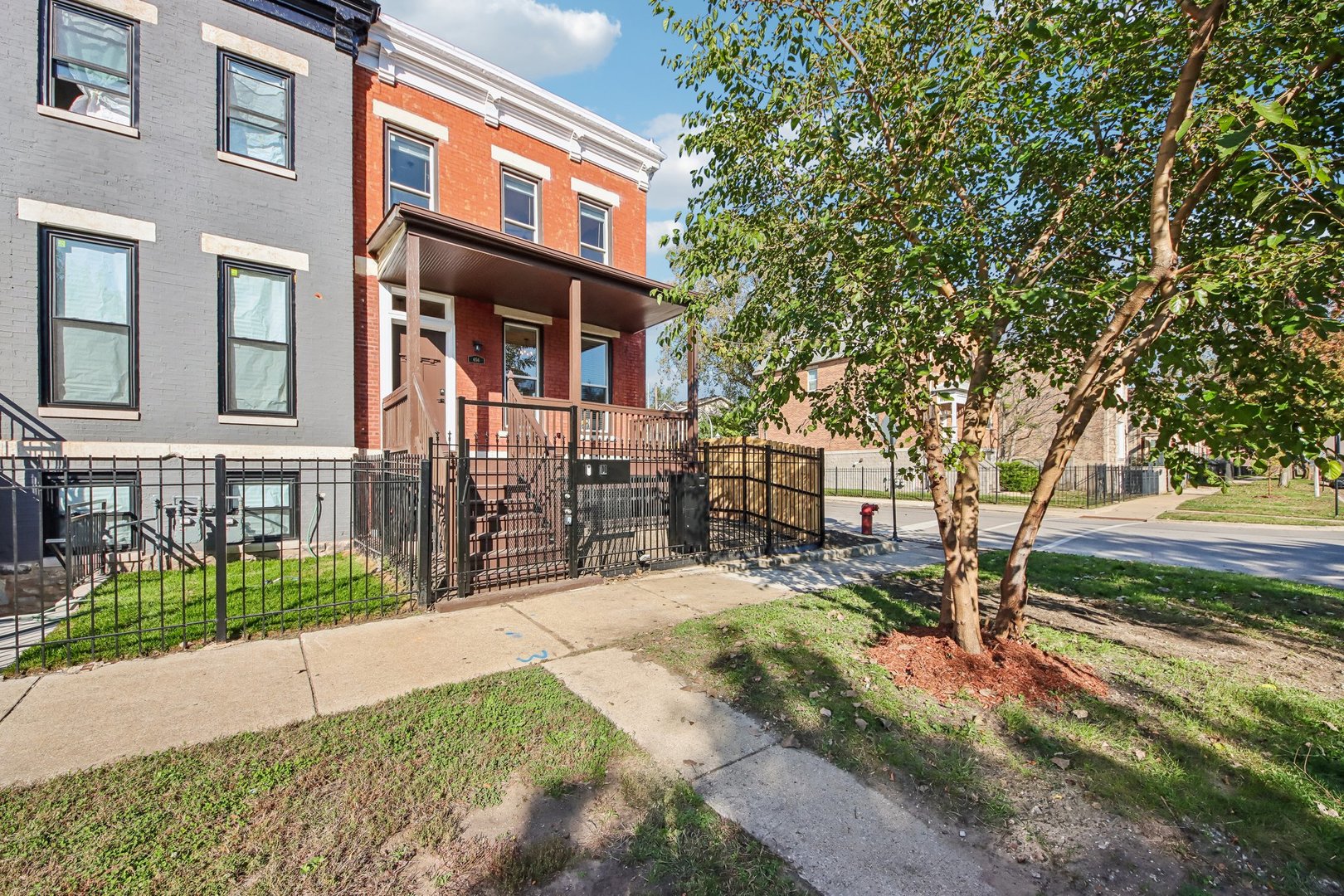 656 E Bowen Avenue, Chicago, IL 60653 — photo 2