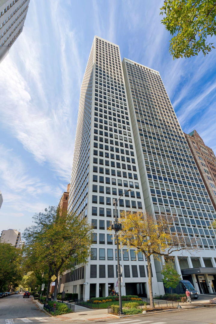 1100 N Lake Shore Drive Unit 26B — photo