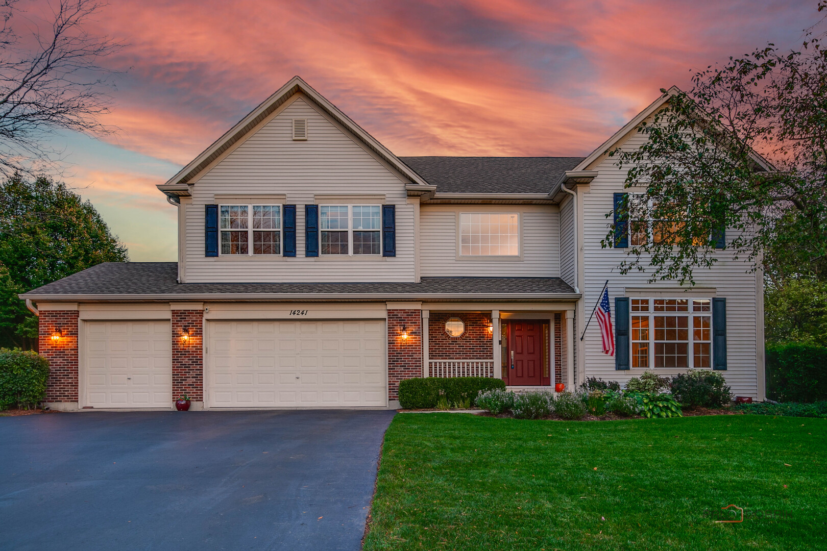 14241 Oakwood Court — photo