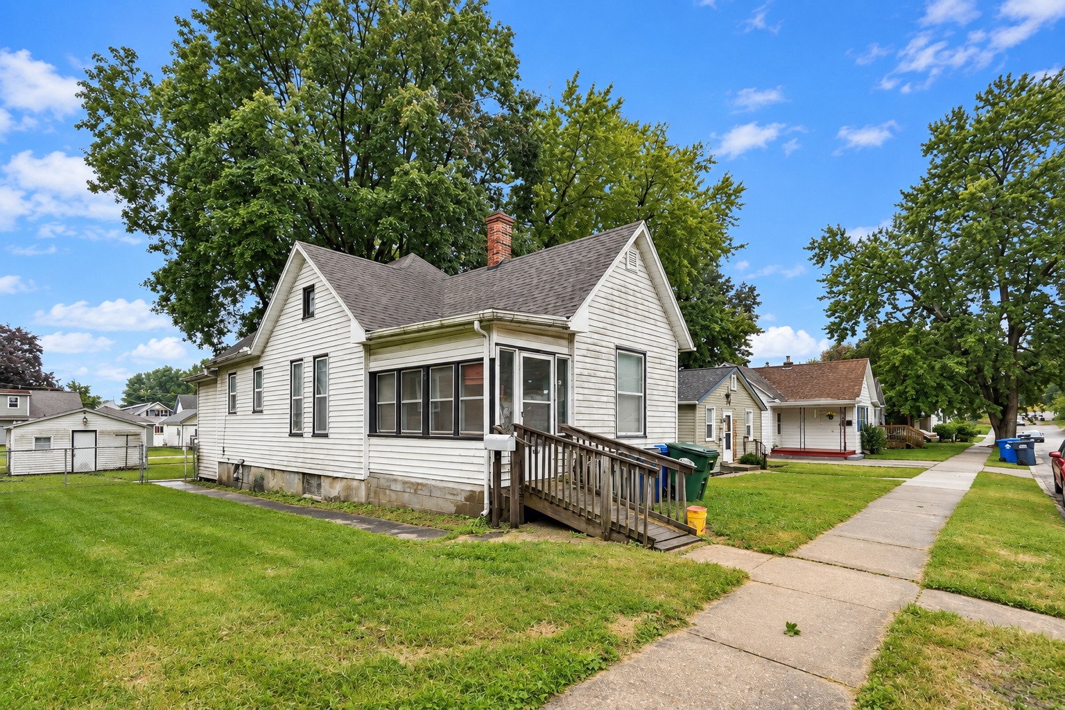 633 Locust Place — photo