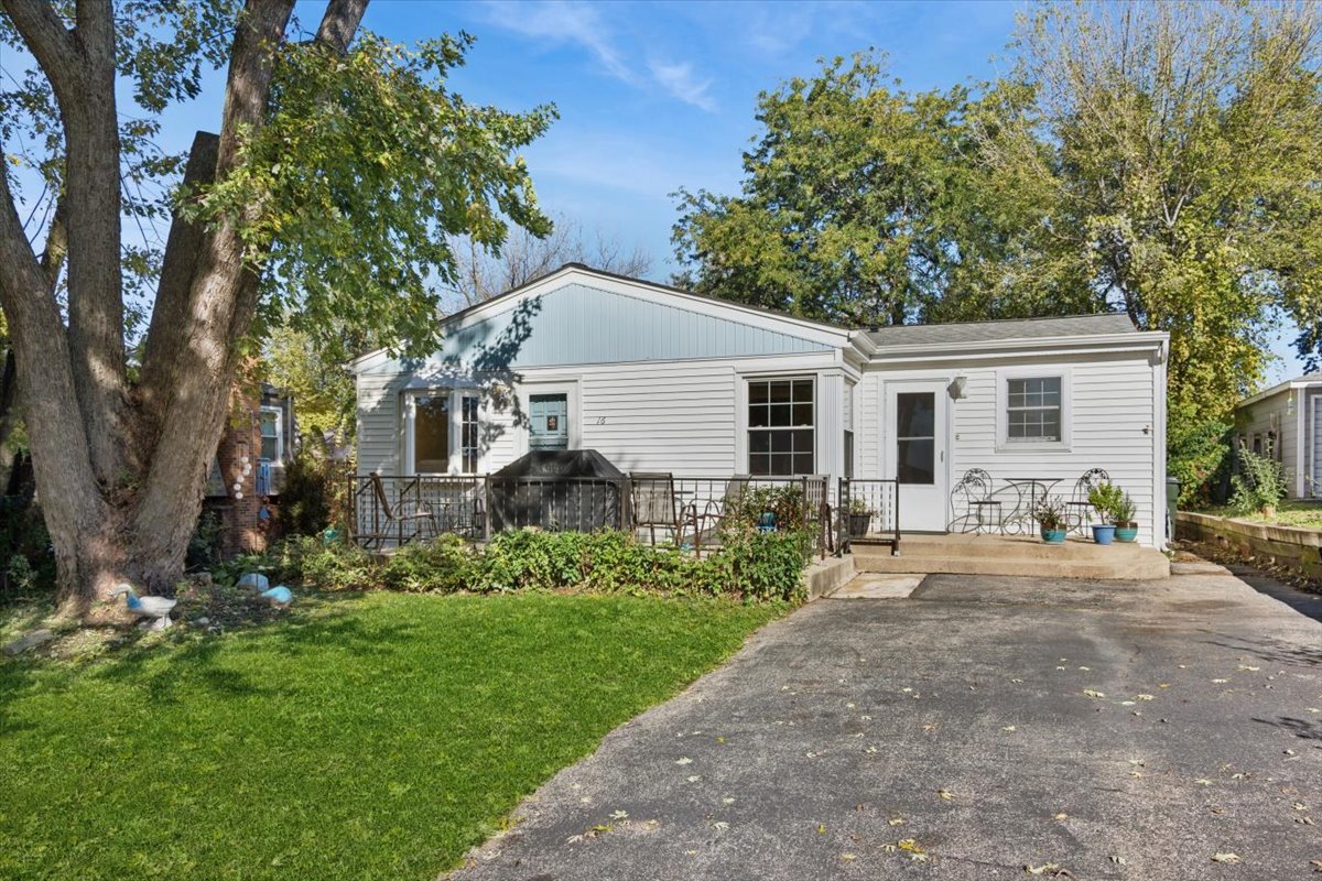 16 W Oak Street — photo