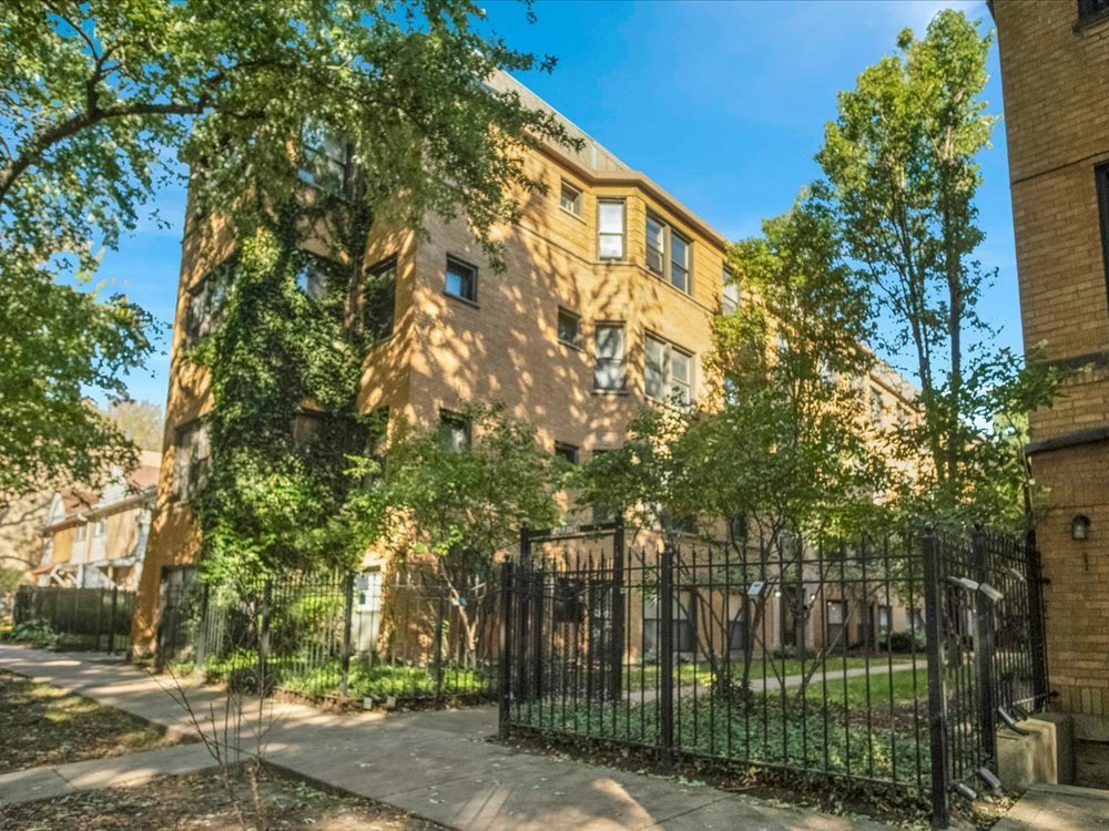 7635.5 N Greenview Avenue Unit 3S — photo