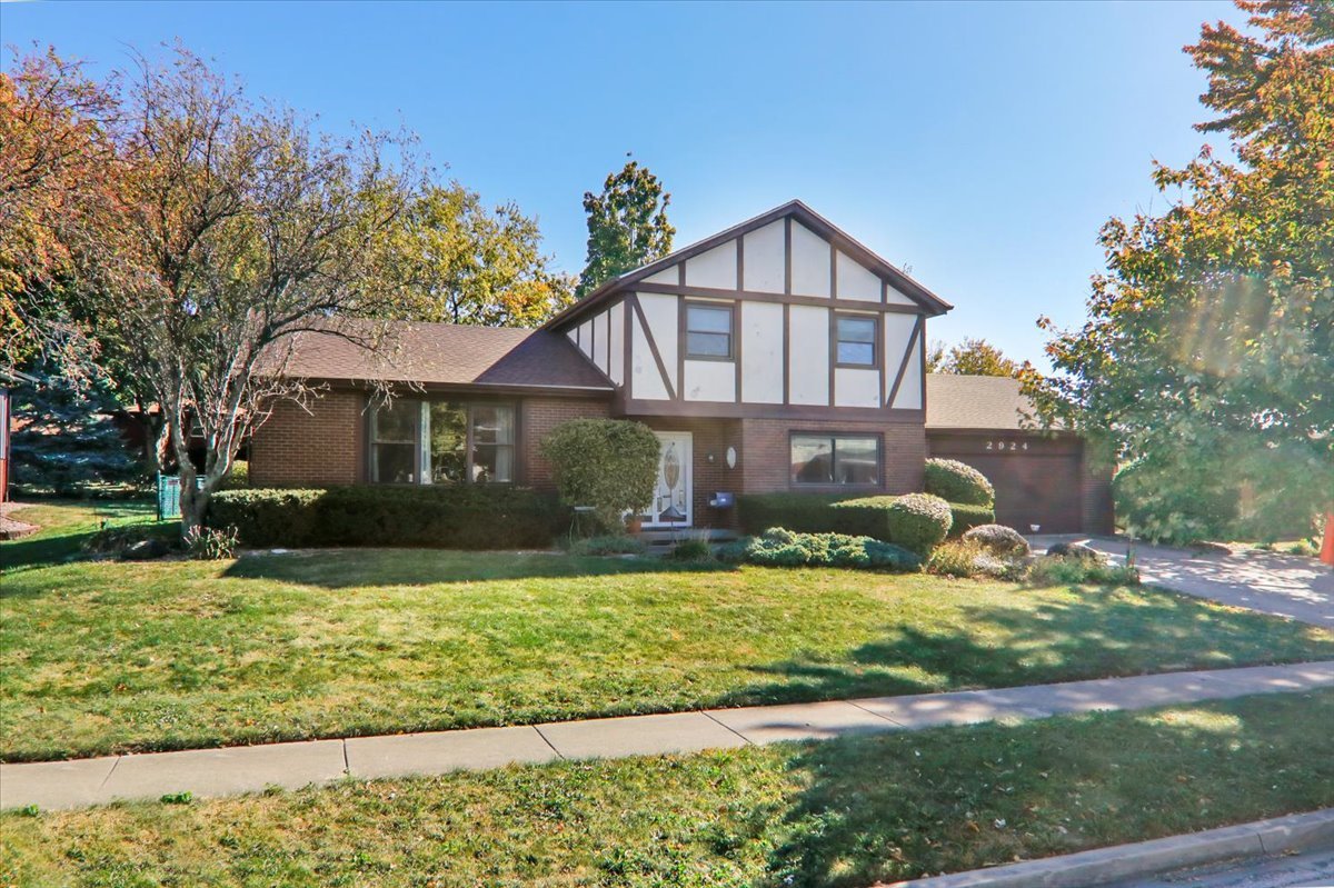 2924 Capen Drive — photo