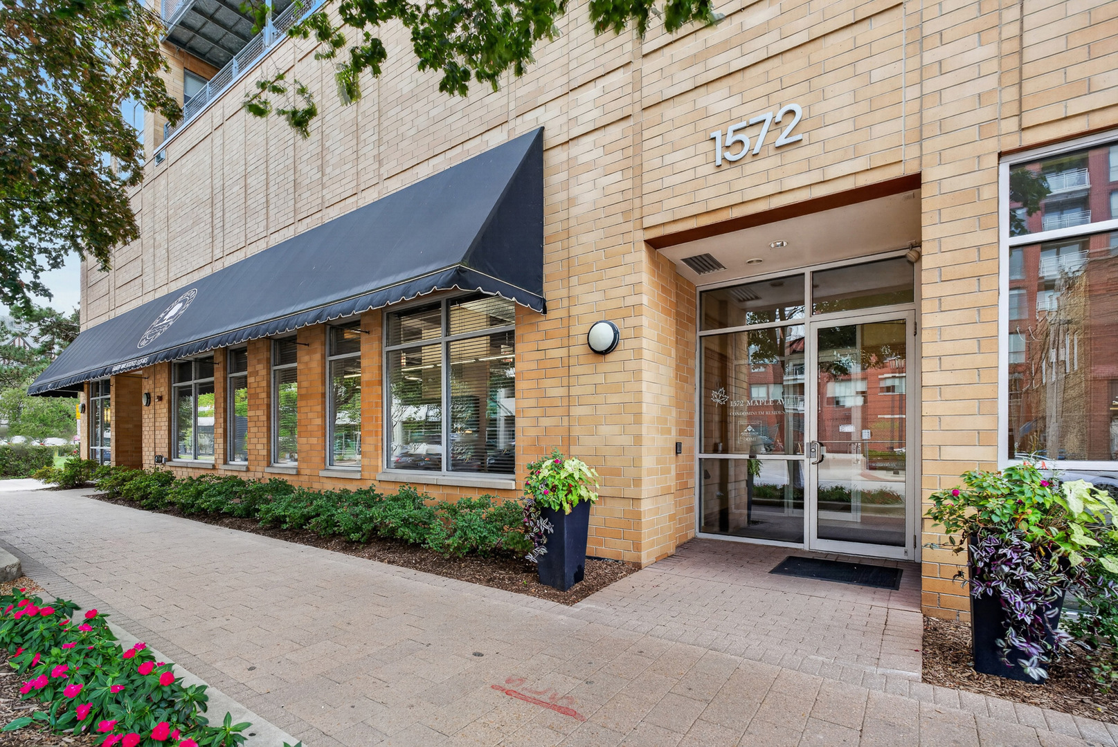 1572 Maple Avenue Unit 406 — photo