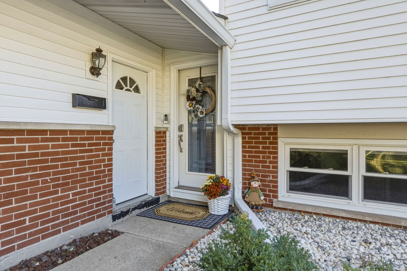 1101 E Barberry Lane, Mount Prospect, IL 60056 | Realty.com