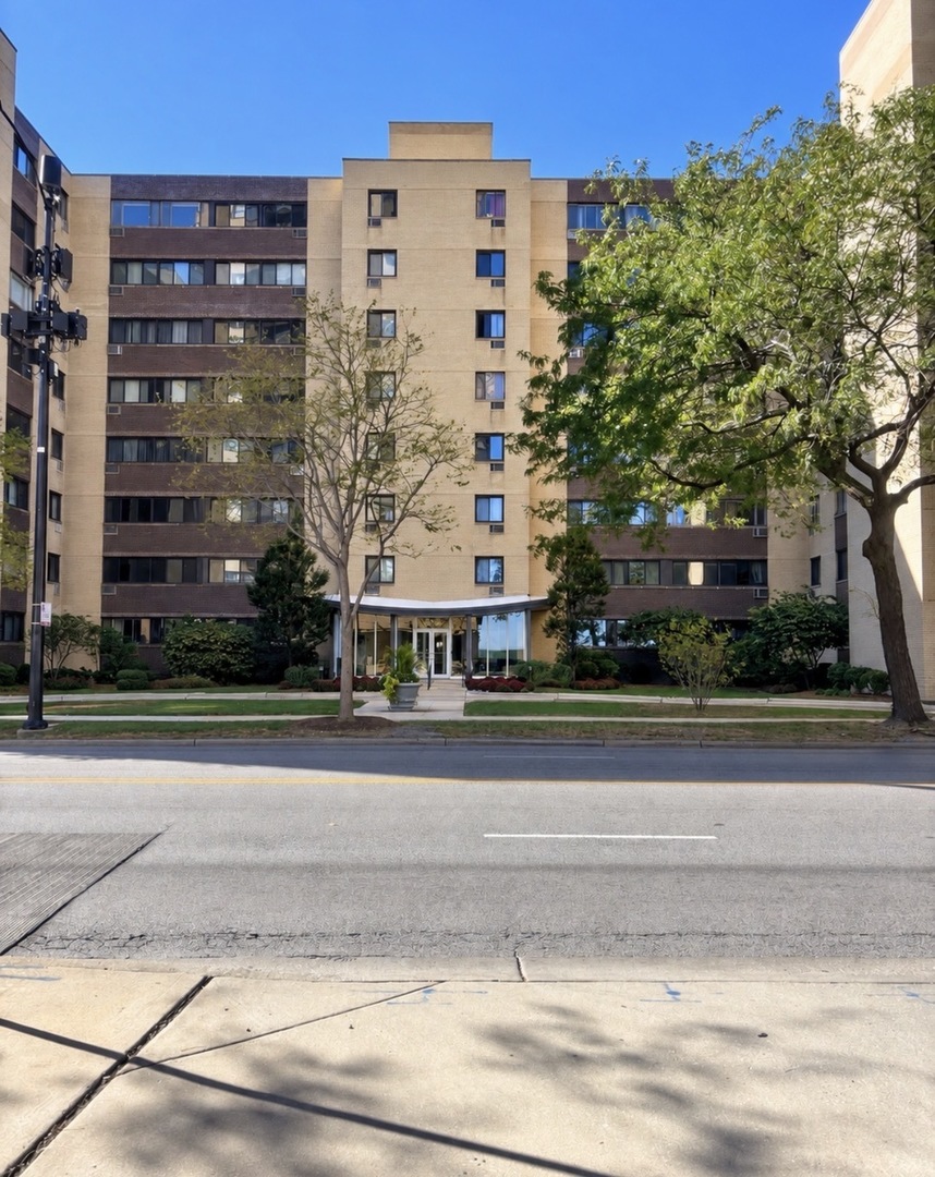 6300 N Sheridan Road Unit 717 — photo