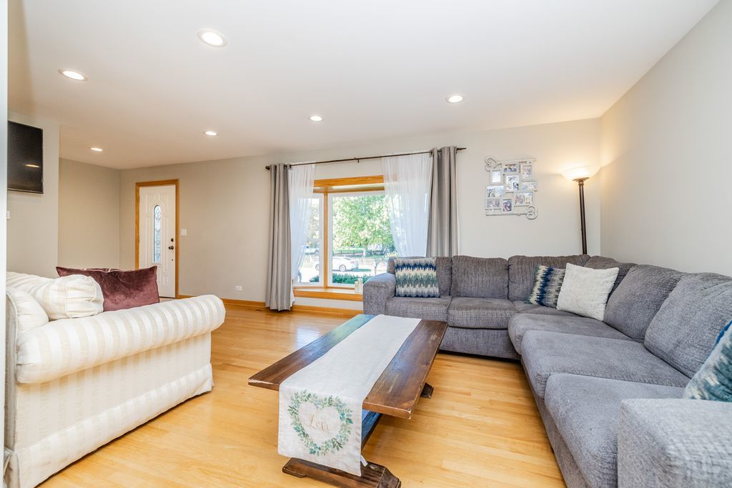 1007 Confederation Drive, Bartlett, IL 60103 — photo 2