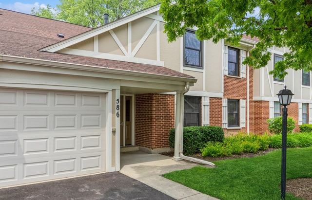 586 Williamsburg Court Unit B2 — photo