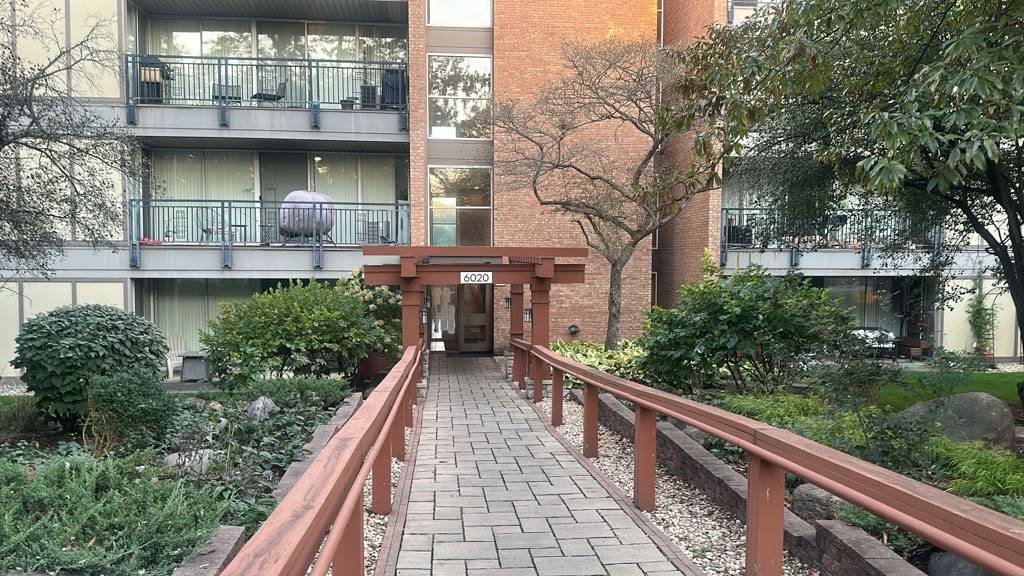 6020 Oakwood Drive Unit 2B — photo