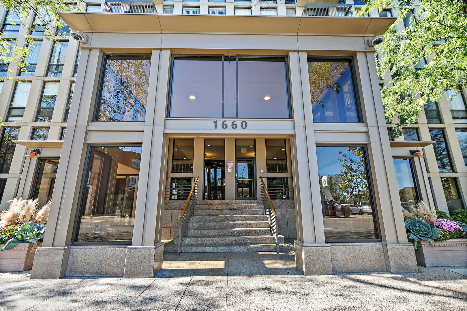 1660 N Lasalle Drive Unit 305 — photo