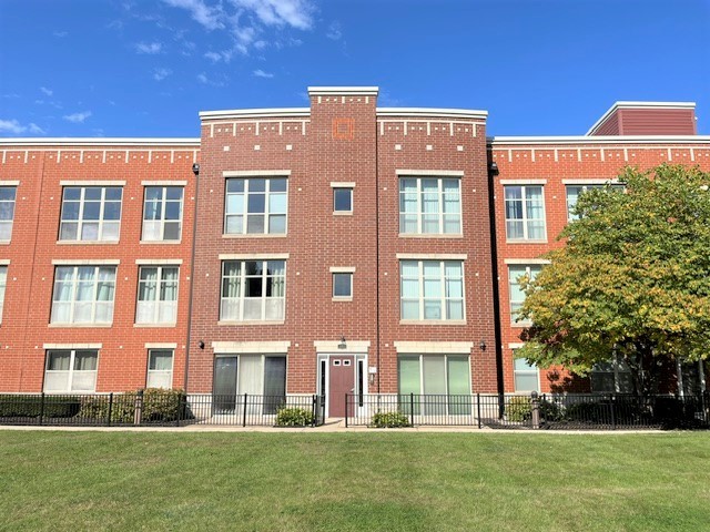 328 E 25th Place Unit 3W — photo
