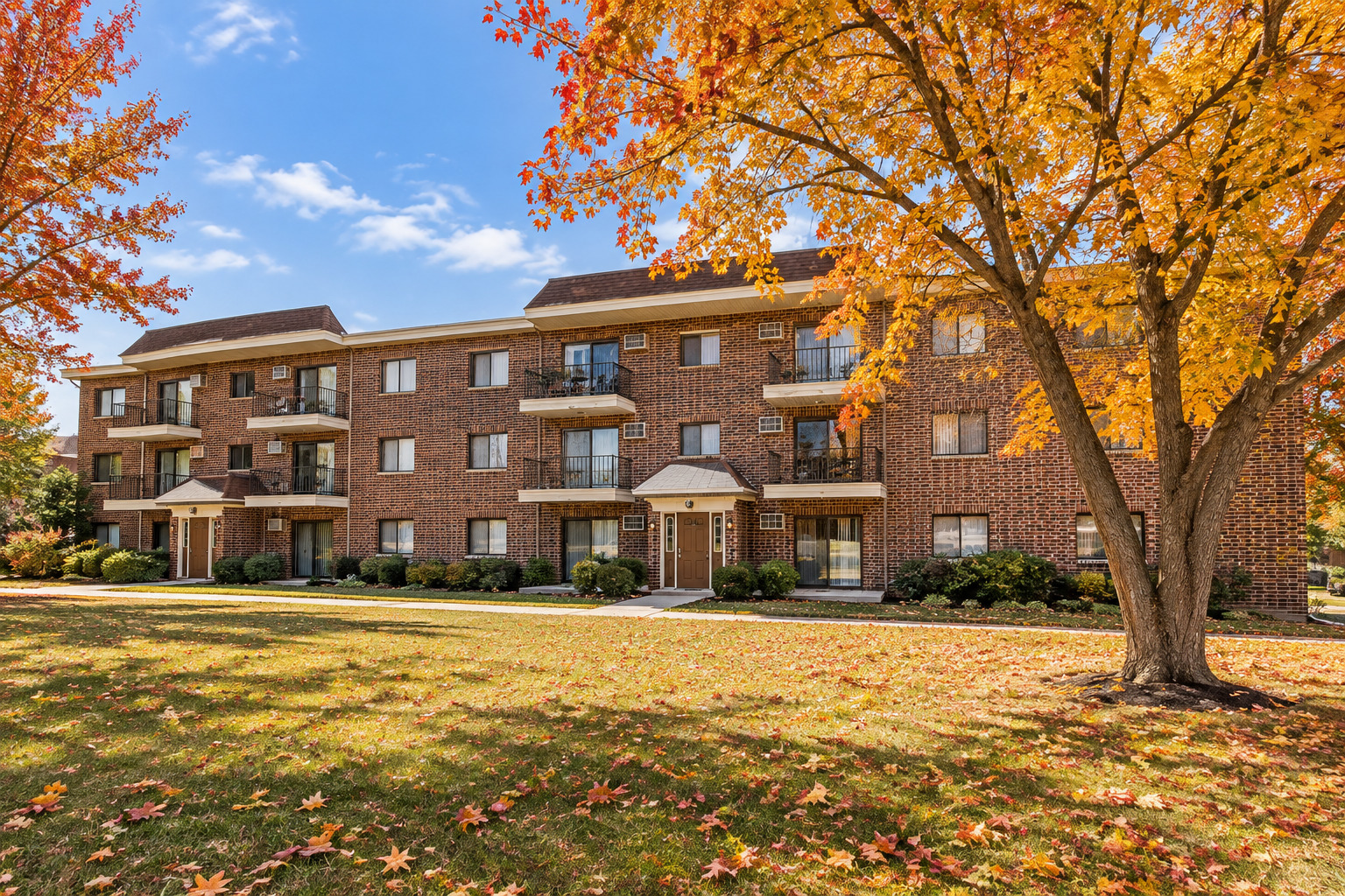 962 N Rohlwing Road Unit 101B — photo