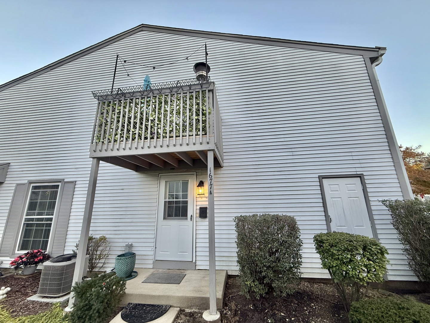 1677 Trowbridge Court Unit a — photo
