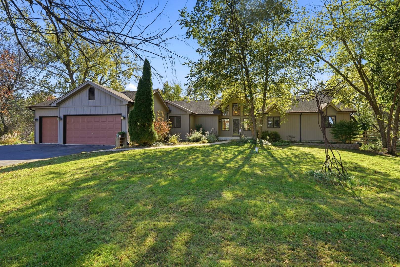 38W201 Hawkins Lane — photo